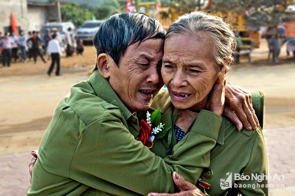 chuyen-nhung-nguoi-phu-nu-o-truong-bon-ngay-ay
