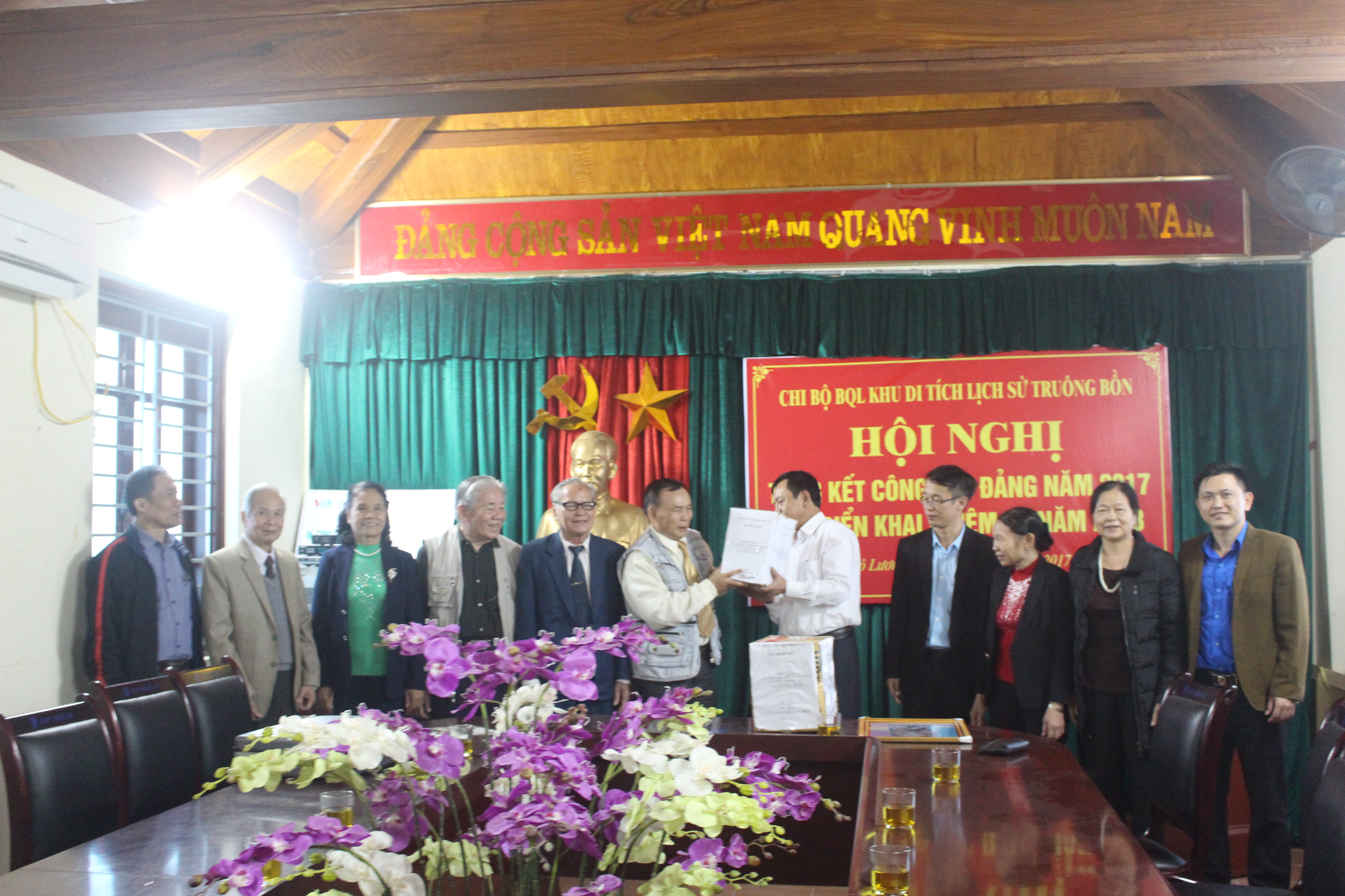 truong-bon-thang-112017